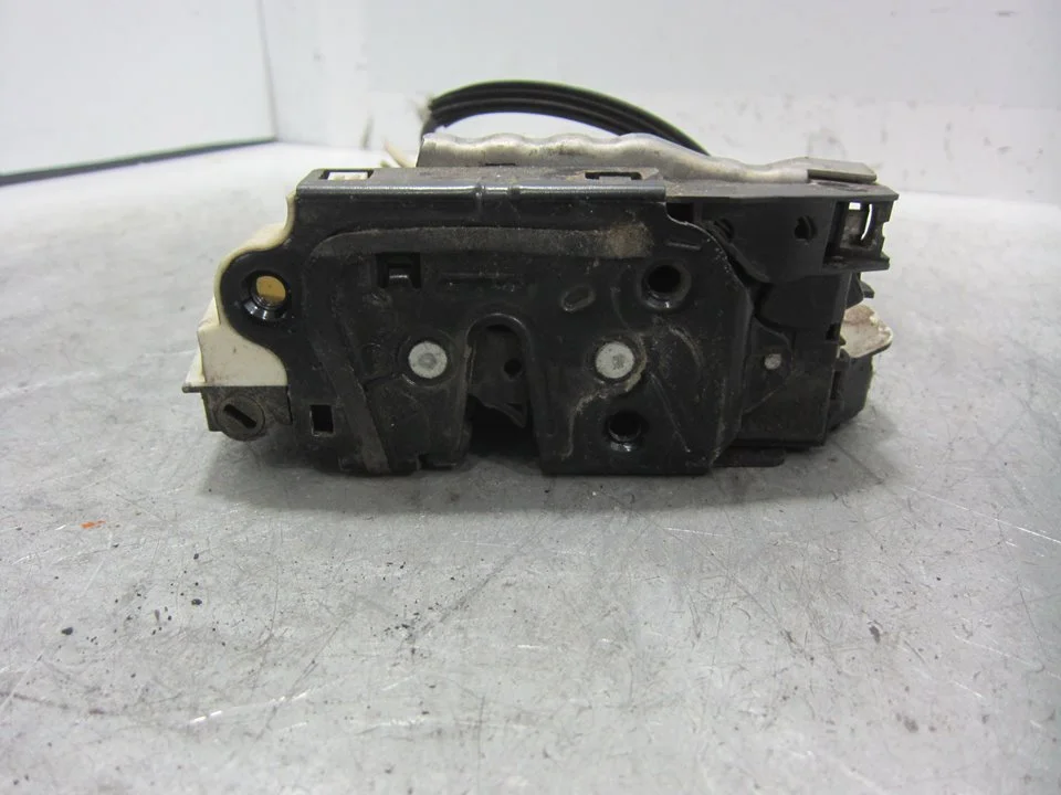 Foto de CERRADURA PUERTA DELANTERA DERECHA VOLKSWAGEN GOLF VI (5K1)(10.2008) 1.6 TDI DPF (105 CV / 77 KW) referencia 5K1837016