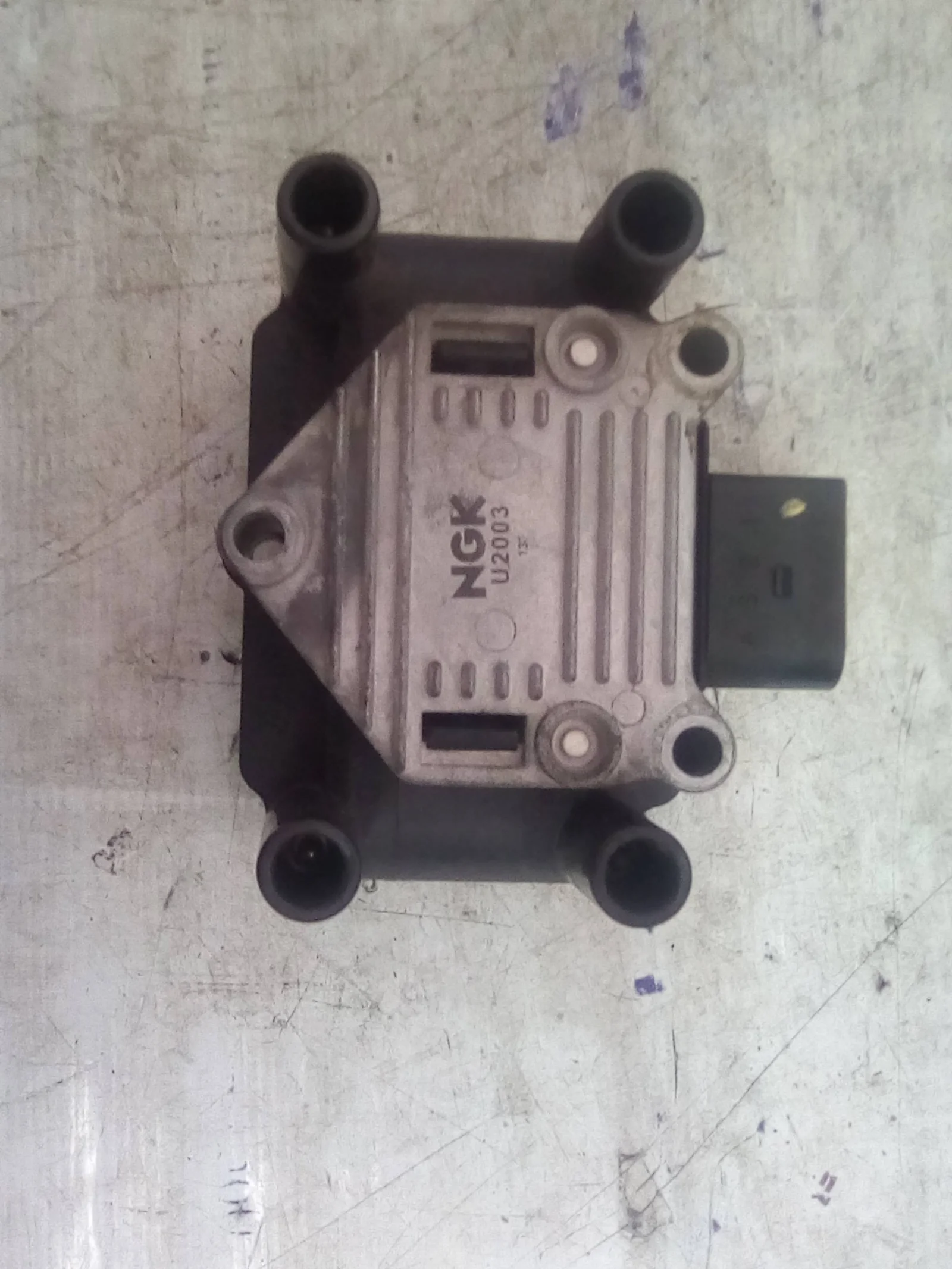 Foto de BOBINA ENCENDIDO VOLKSWAGEN POLO IV (9N1) referencia R0101C00100 NGK