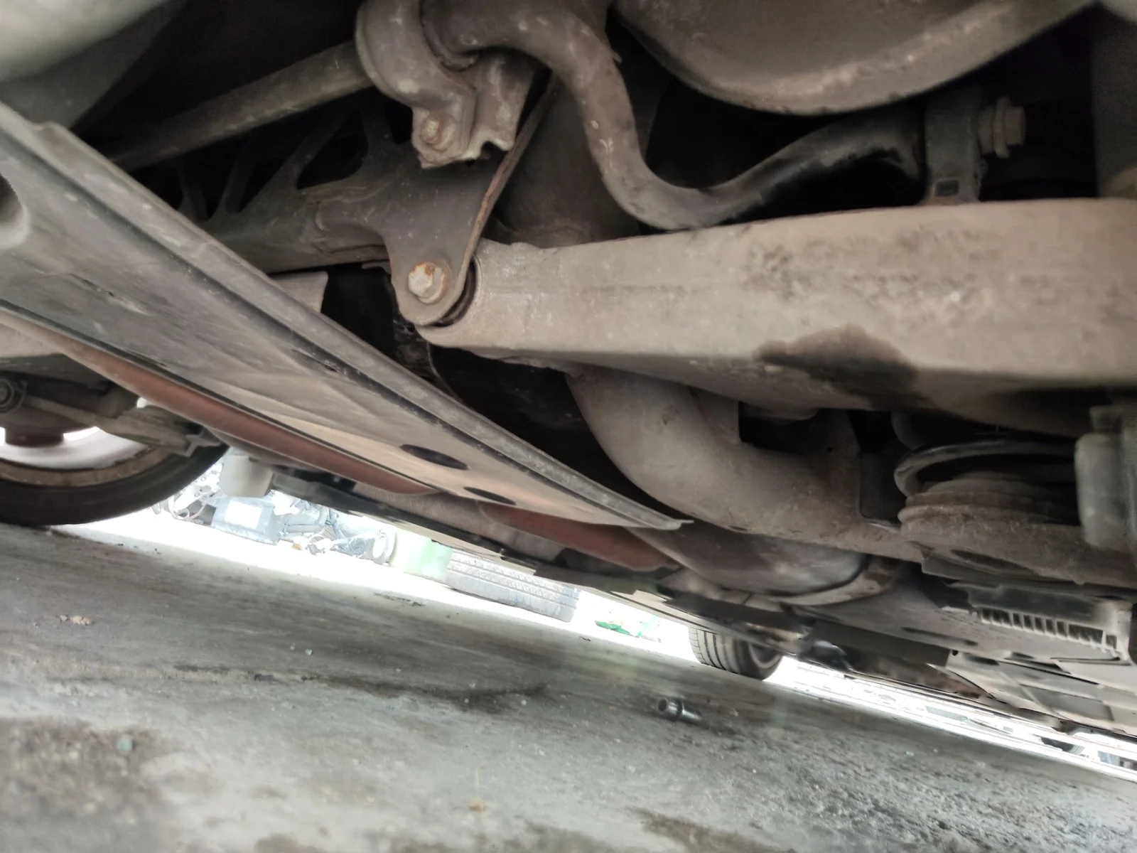 Foto de PUENTE TRASERO AUDI A4 BERLINA (8K2) 2.0 16V TDI (143 CV / 105 KW)
