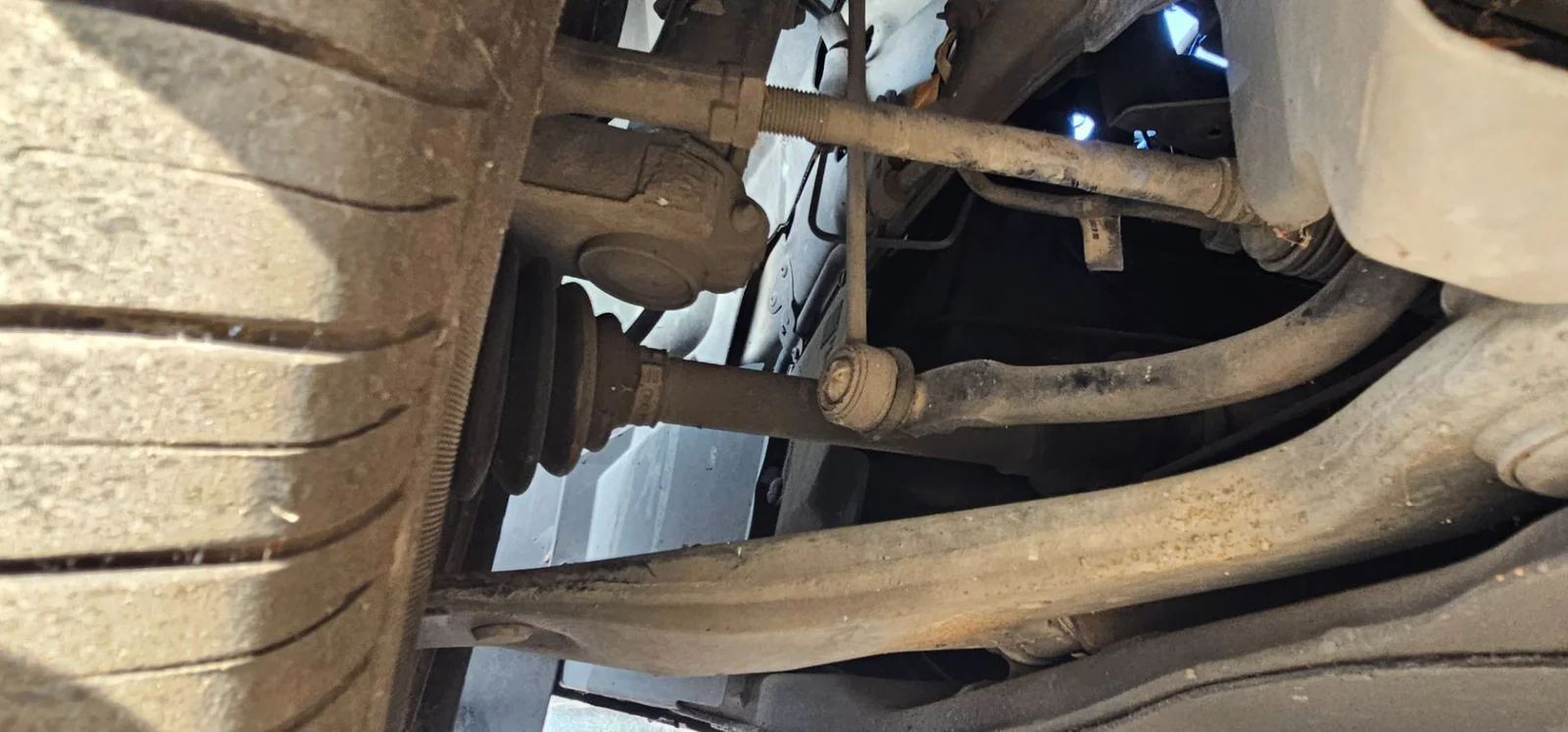 Foto de BRAZO SUSPENSION DELANTERO IZQUIERDO FORD MONDEO BERLINA (GE) 2.0 16V DI TD CAT (116 CV / 85 KW)