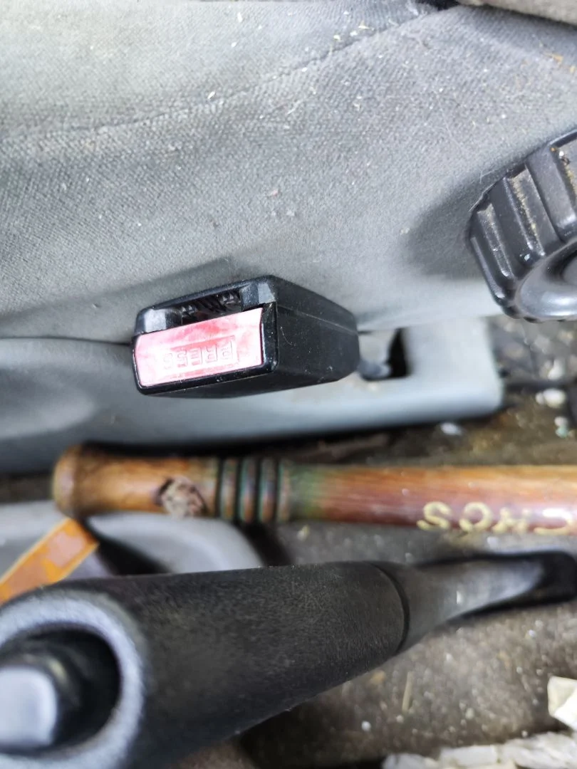 Foto de ENGANCHE CINTURON DELANTERO DERECHO RENAULT SCENIC I (JA...) 1.9 dCi Diesel CAT (102 CV / 75 KW)