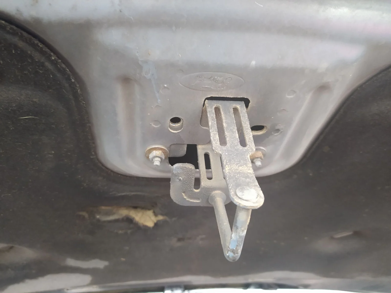Foto de CERRADURA CAPO FORD FOCUS C-MAX (CAP)(2003) 1.8 TDCi Turbodiesel CAT (116 CV / 85 KW) referencia 4895285