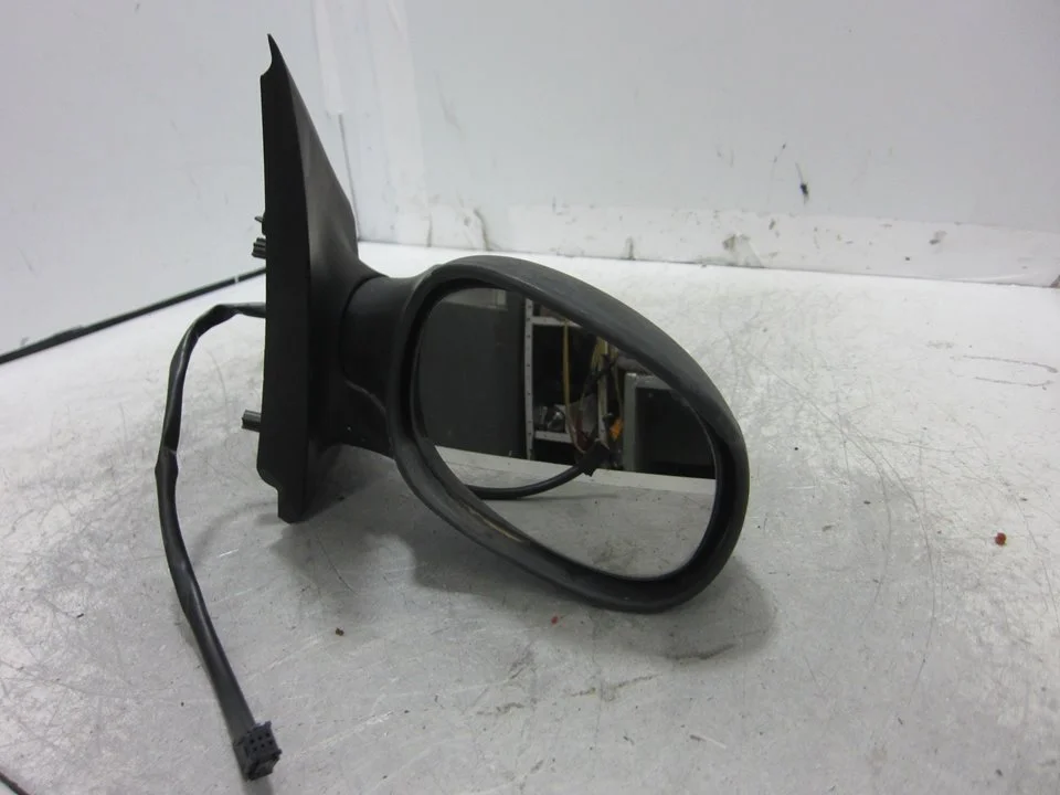 Foto de RETROVISOR DERECHO CITROEN C2 1.1 (60 CV / 44 KW) referencia 024442