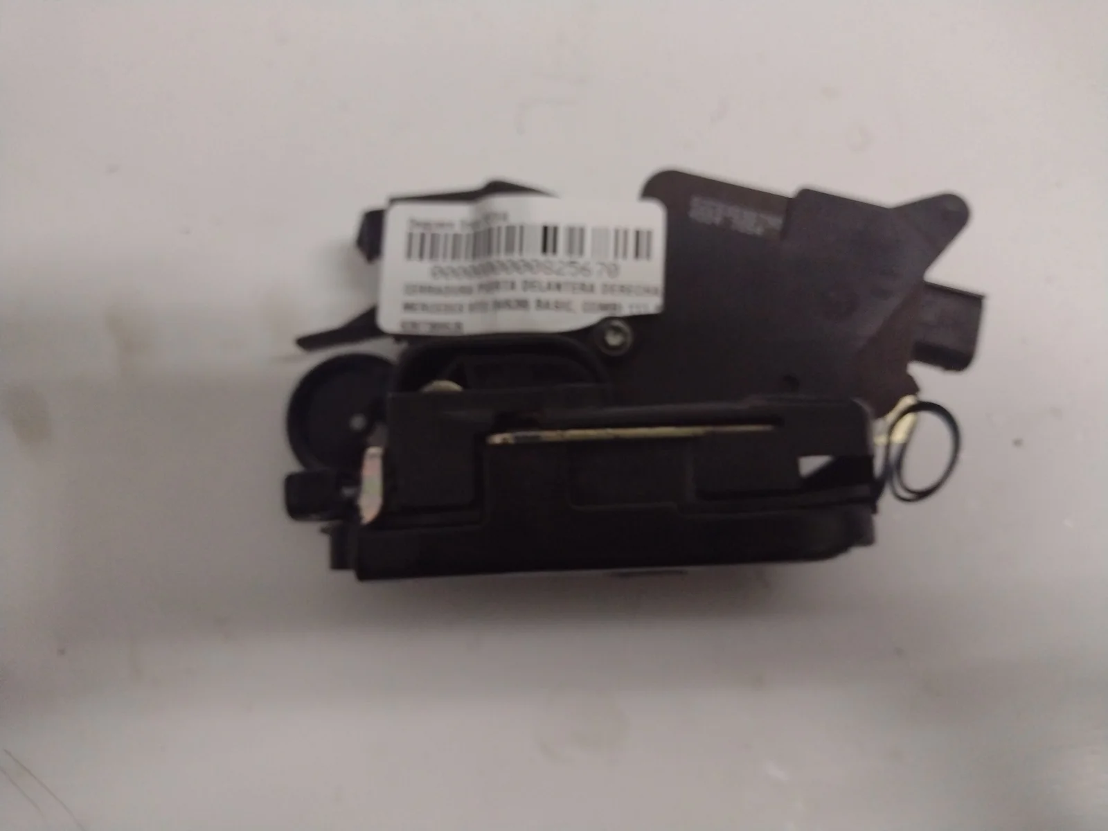 Foto de CERRADURA PUERTA DELANTERA DERECHA MERCEDES-BENZ VITO BASIC-KOMBI (639) 2.1 CDI CAT (109 CV / 80 KW) referencia 639721735