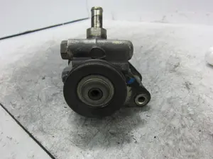 Foto de BOMBA DIRECCION PEUGEOT 205 BERLINA 1.8 Diesel (60 CV / 44 KW)