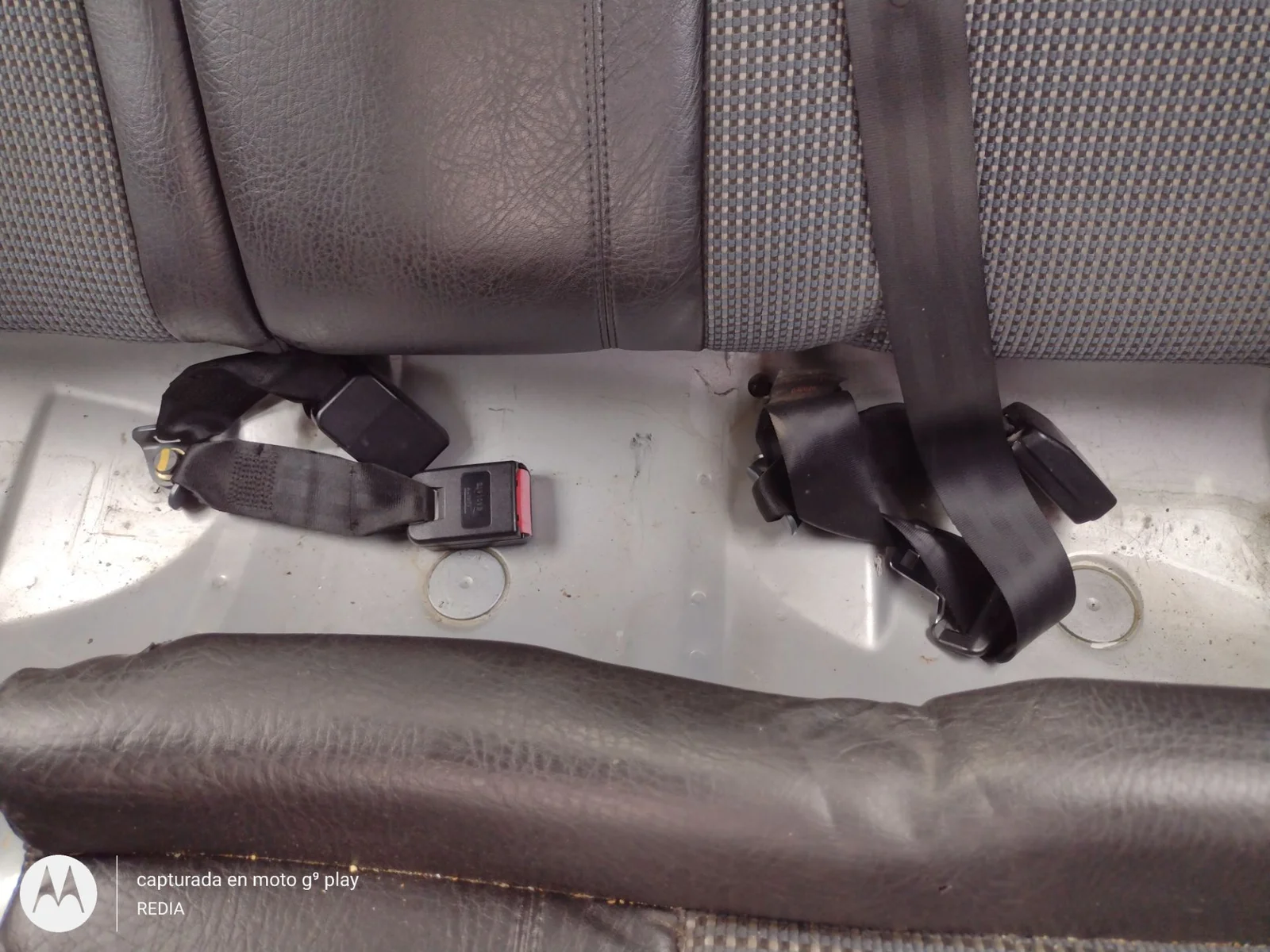 Foto de ENGANCHE CINTURON TRASERO CENTRAL PEUGEOT 206 1.4 HDi (68 CV / 50 KW)