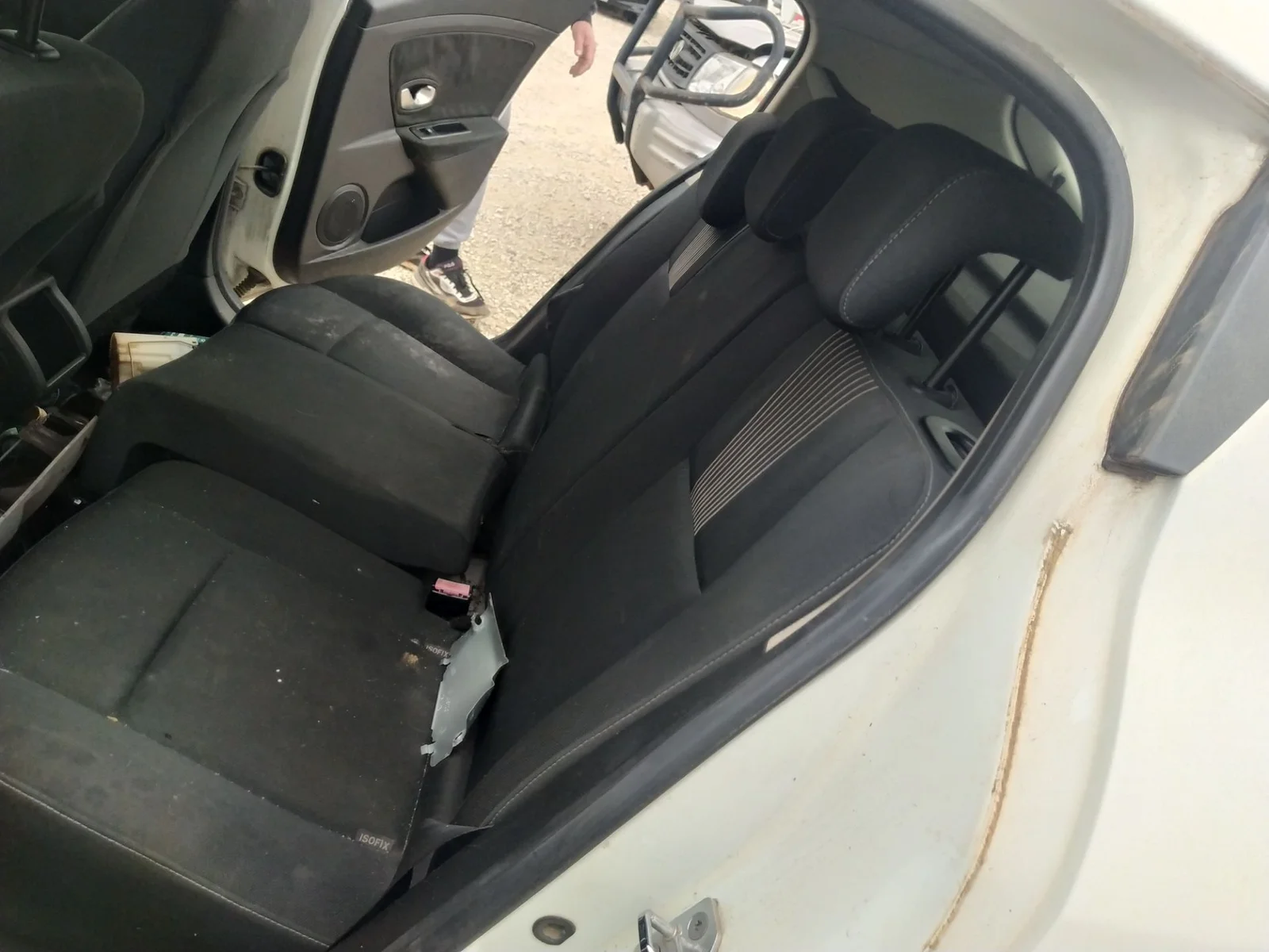 Foto de ENGANCHE CINTURON TRASERO IZQUIERDO RENAULT MEGANE III BERLINA 5P 1.5 dCi Diesel CAT (86 CV / 63 KW)