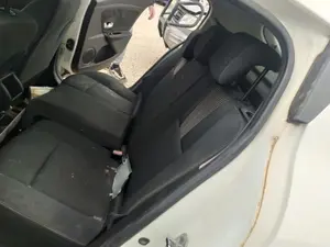 Foto de ENGANCHE CINTURON TRASERO IZQUIERDO RENAULT MEGANE III BERLINA 5P 1.5 dCi Diesel CAT (86 CV / 63 KW)