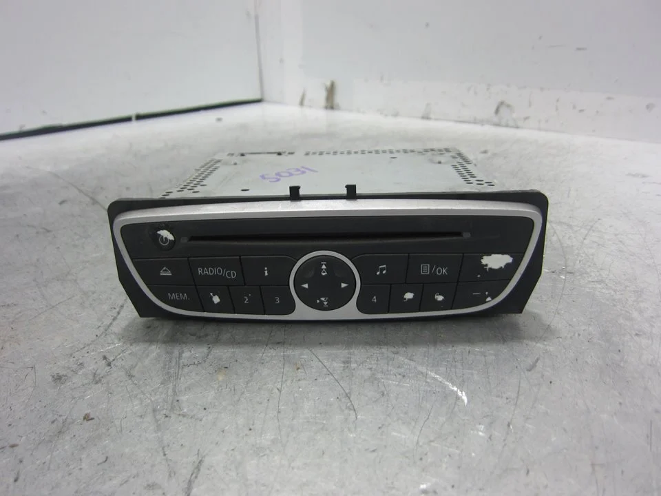 Foto de SISTEMA AUDIO / RADIO CD RENAULT SCENIC III (JZ) 1.6 16V (110 CV / 81 KW) referencia 281150030R