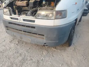 Foto de PARAGOLPES DELANTERO CITROEN JUMPER FURGÓN 2.5 Diesel (86 CV / 63 KW) foto 2