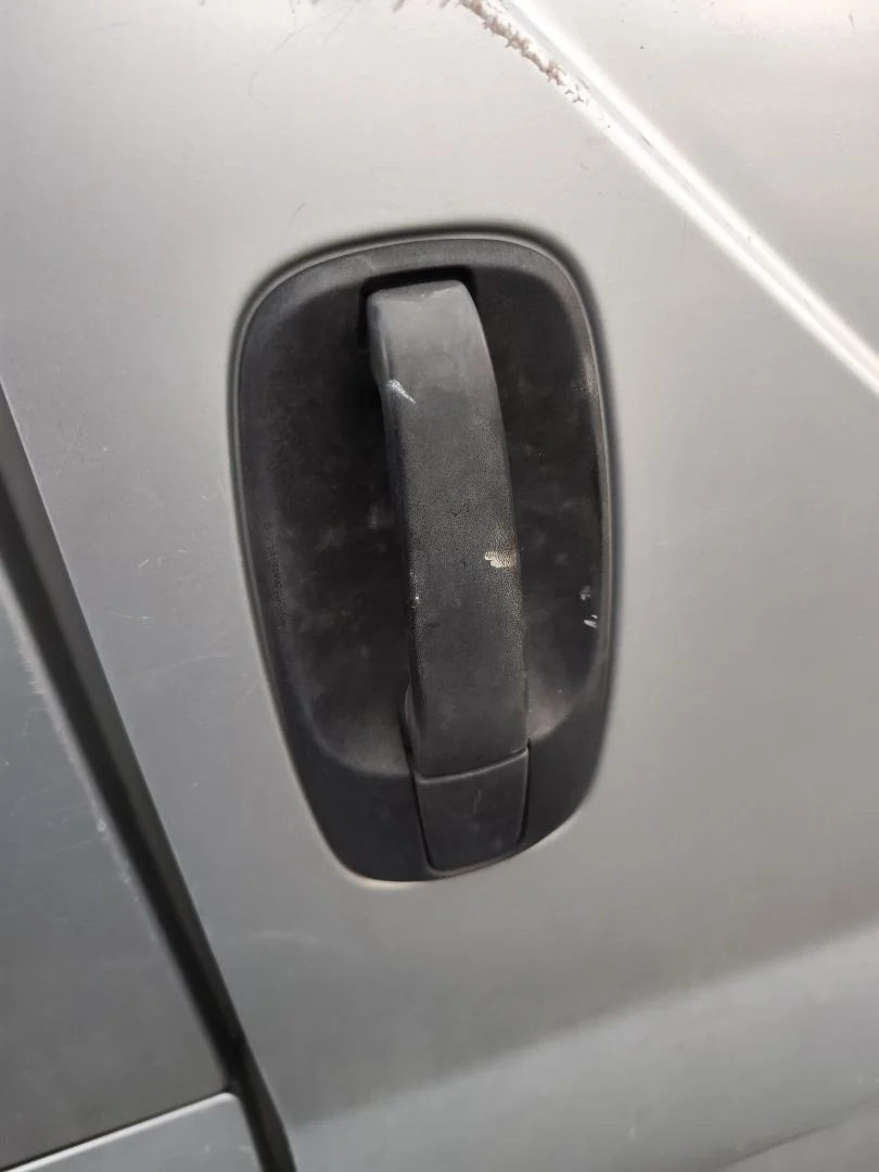 Foto de MANETA EXTERIOR LATERAL IZQUIERDA OPEL VIVARO FURGÓN/COMBI 2.0 16V CDTI (114 CV / 84 KW)