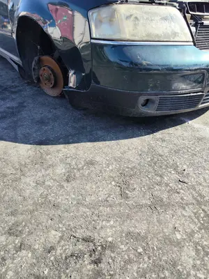 Foto de PARAGOLPES DELANTERO AUDI A6 BERLINA (4B2) 2.5 V6 24V TDI (150 CV / 110 KW) foto 2