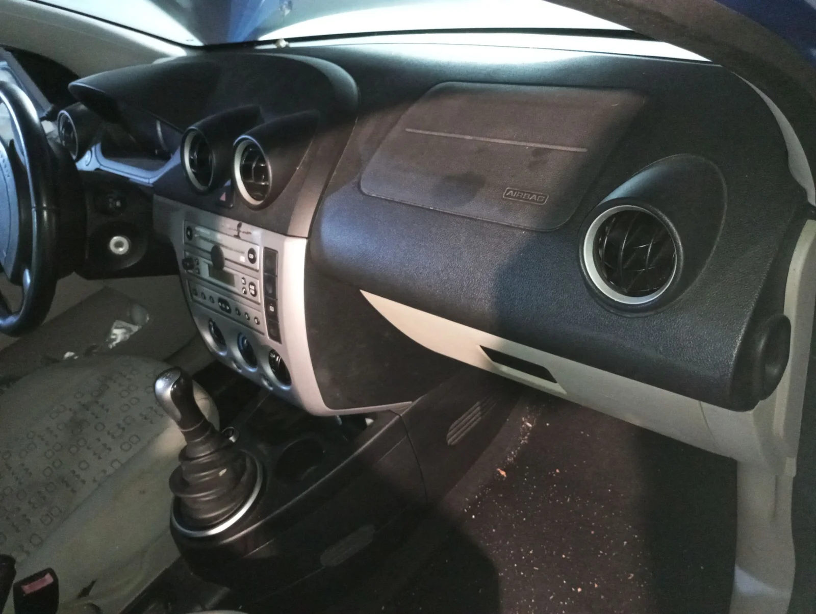 Foto de SALPICADERO FORD FIESTA (CBK) 1.25 16V CAT (69 CV / 51 KW)