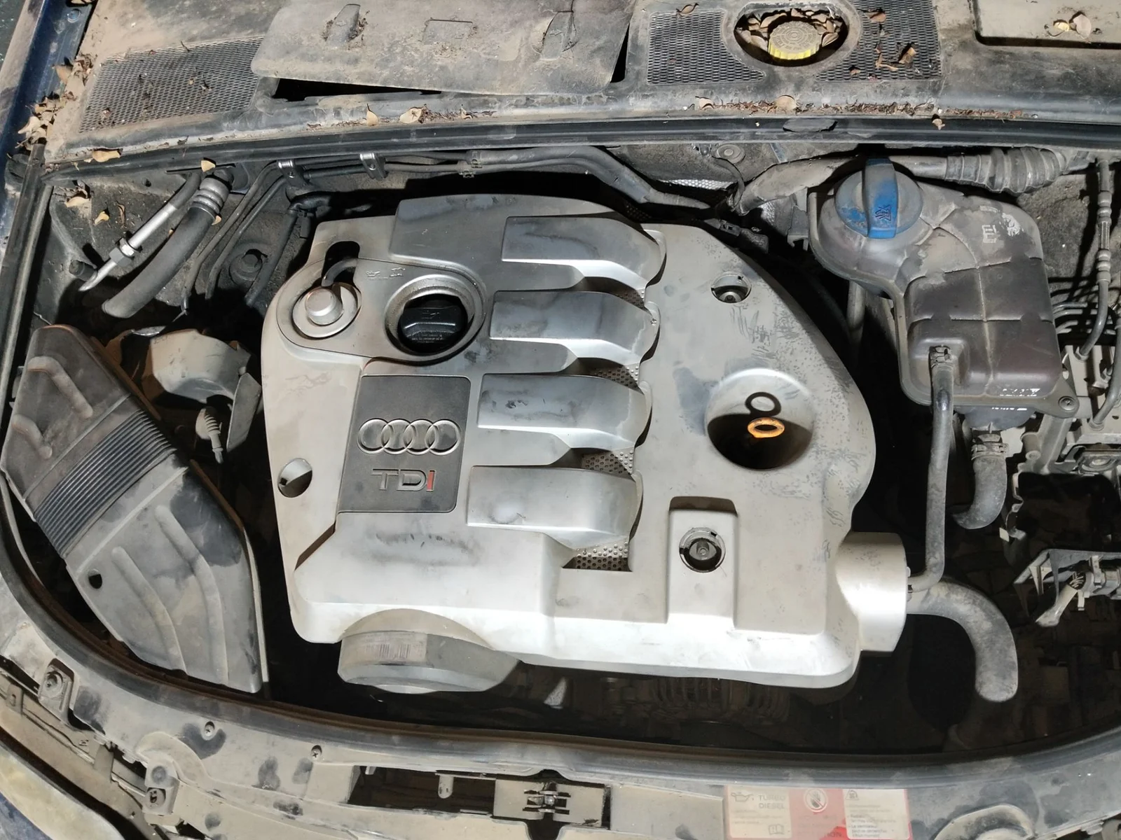 Foto de TAPA MOTOR AUDI A4 BERLINA (8E)