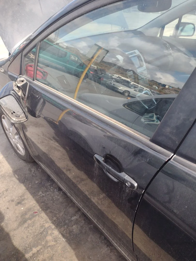 Foto de PUERTA DELANTERA IZQUIERDA TOYOTA COROLLA VERSO (R1) 2.2 Turbodiesel CAT (136 CV / 100 KW)