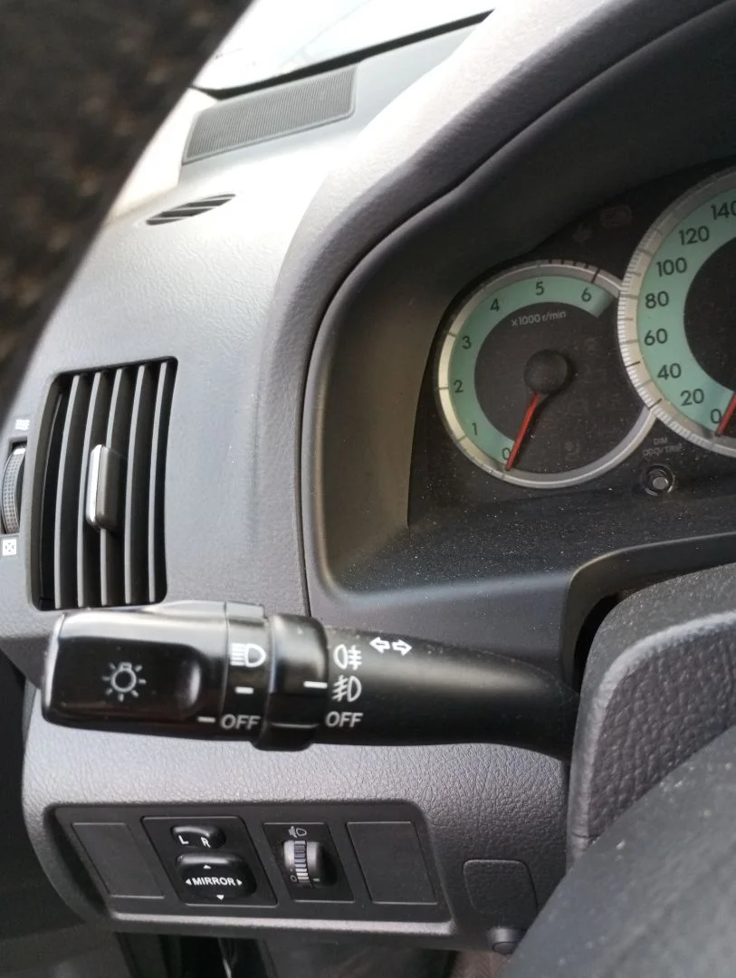 Foto de MANDO LUCES TOYOTA COROLLA VERSO (R1) 2.2 Turbodiesel CAT (136 CV / 100 KW)