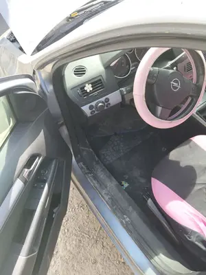 Foto de GOMAS CONTORNO PUERTA OPEL ASTRA H BERLINA foto 2