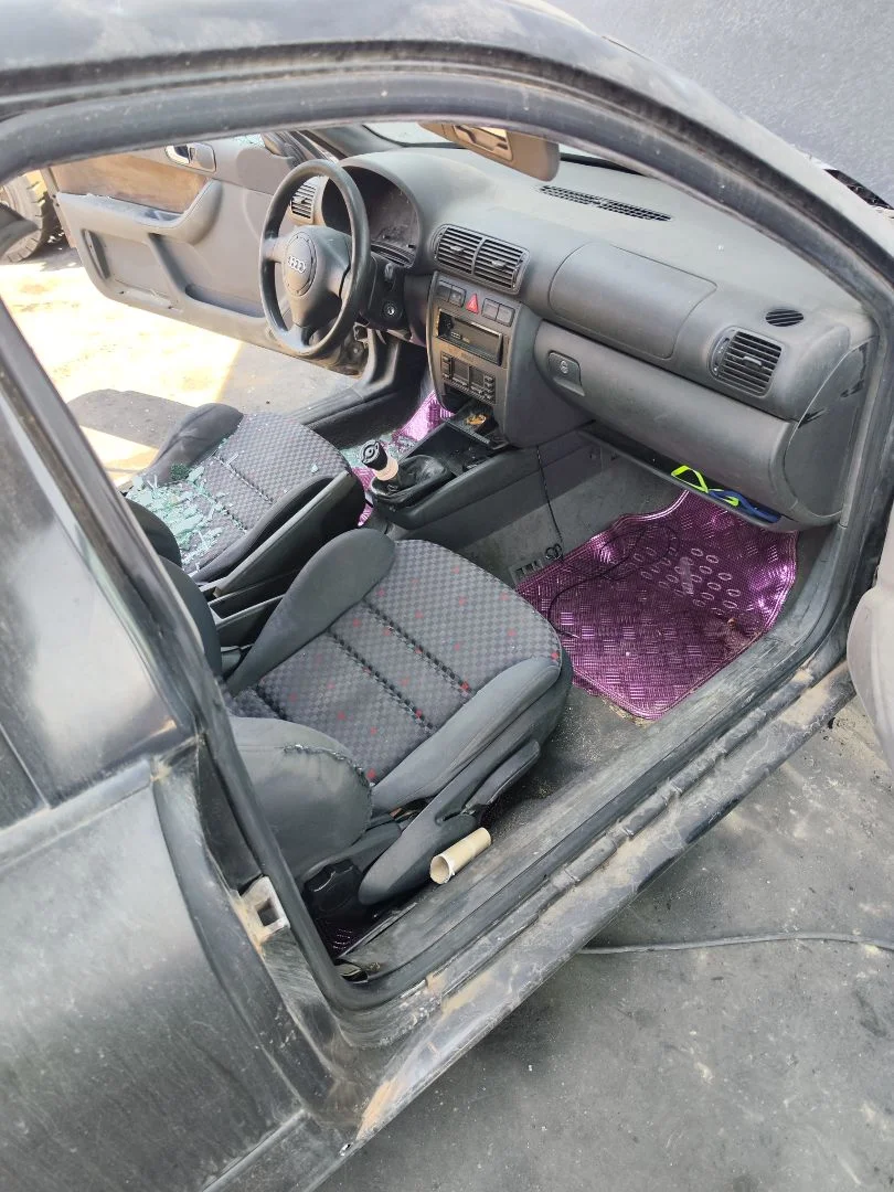Foto de GOMAS CONTORNO PUERTA AUDI A3 (8L) 1.9 TDI (110 CV / 81 KW)
