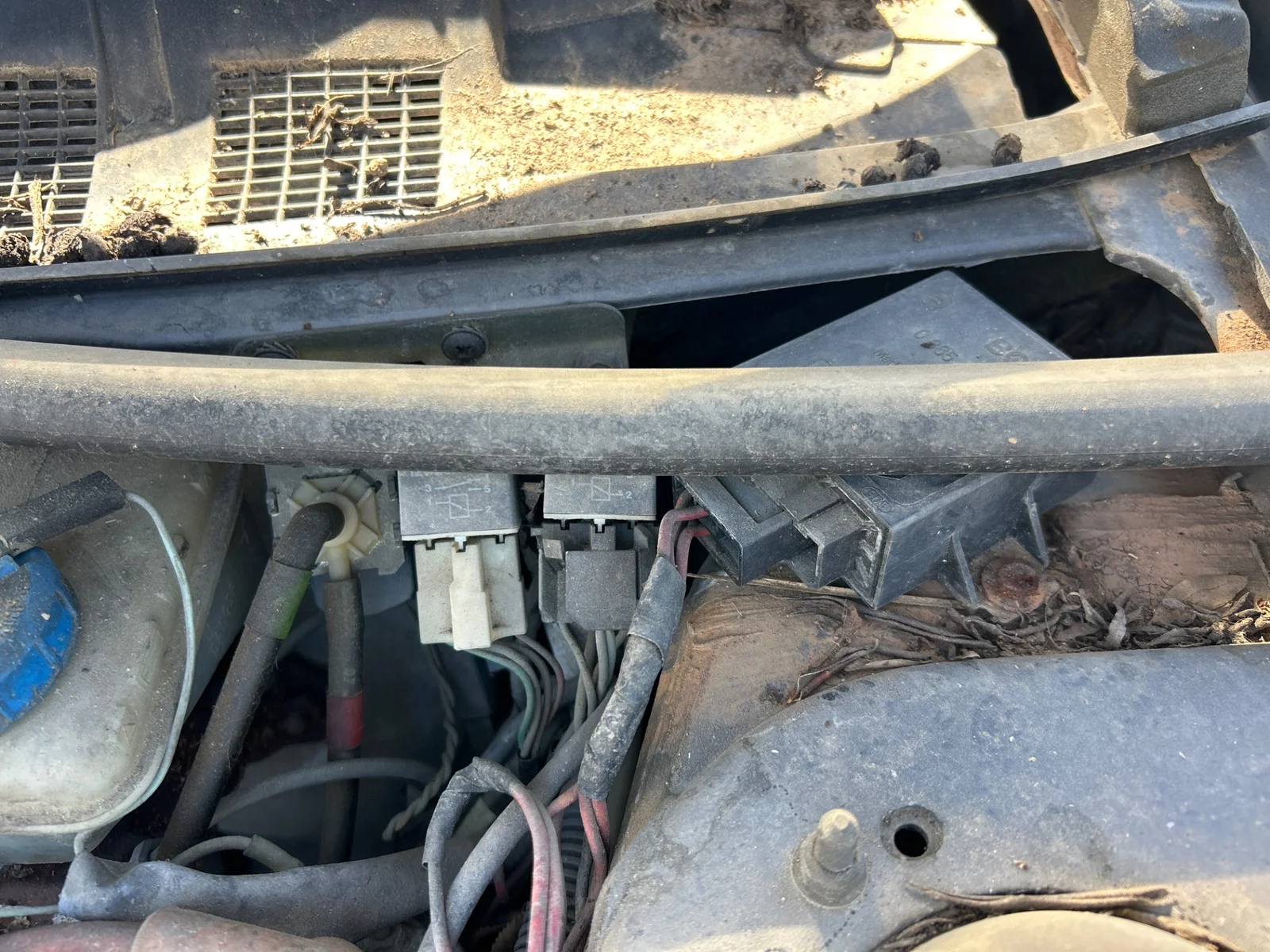 Foto de CAJA RELES / FUSIBLES PEUGEOT 309 1.6 (88 CV / 65 KW)