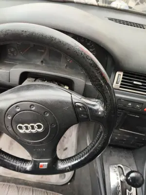 Foto de VOLANTE AUDI A6 BERLINA (4B2) 2.5 V6 24V TDI (150 CV / 110 KW) foto 3