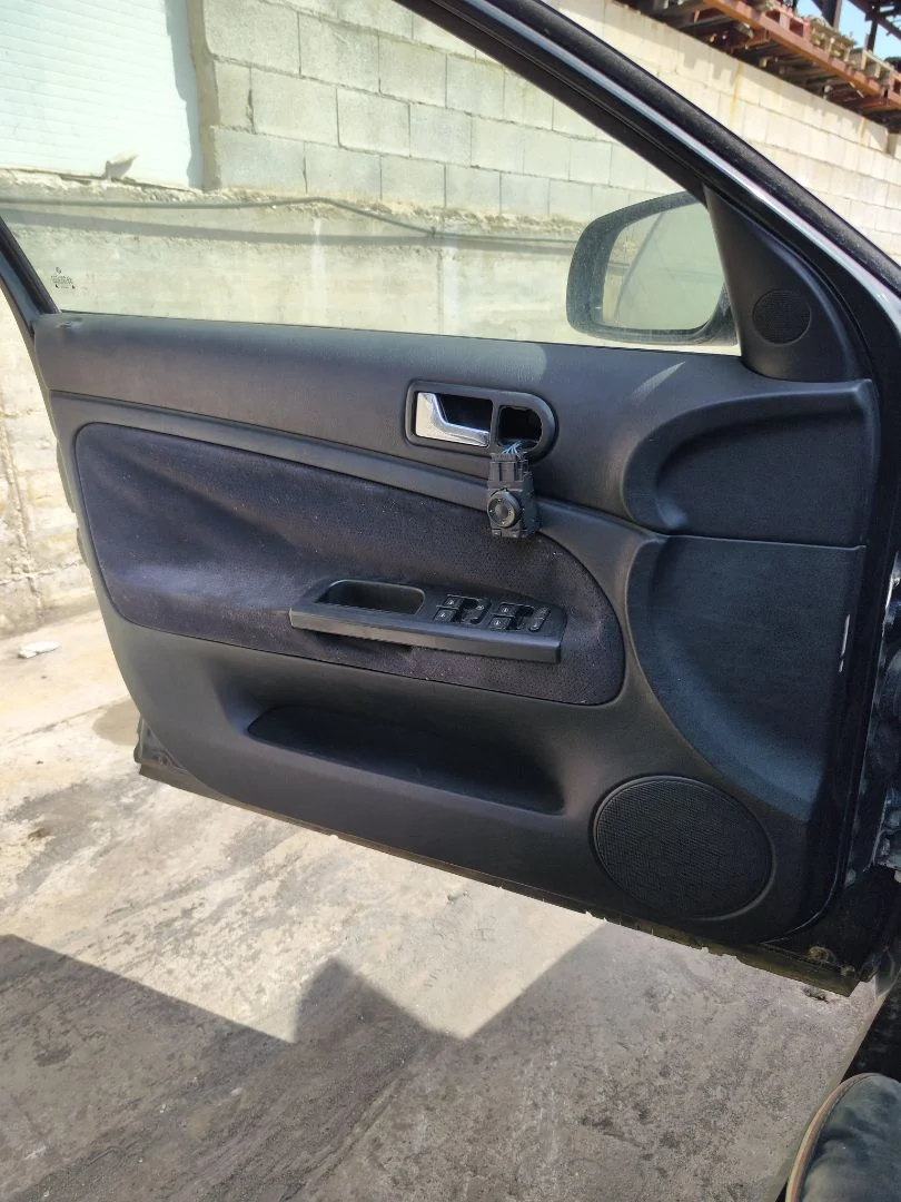 Foto de GUARNECIDO PUERTA DELANTERA IZQUIERDA VOLKSWAGEN PASSAT VARIANT (3B5) 1.9 TDI (110 CV / 81 KW) referencia 3B1867011AHFKZ