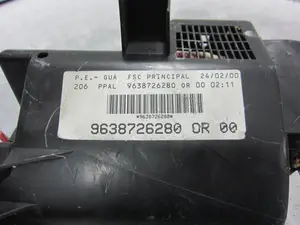 Foto de CAJA RELES / FUSIBLES PEUGEOT 206 1.6 (88 CV / 65 KW) referencia 9638726280 foto 3