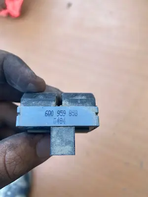 Foto de MANDO ELEVALUNAS DELANTERO IZQUIERDO SIN MARCA SIN MODELO referencia 6Q0959858 foto 3