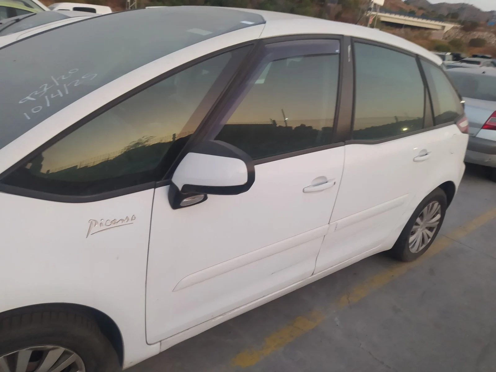 Foto de PUERTA DELANTERA IZQUIERDA CITROEN C4 PICASSO 1.6 HDi FAP (112 CV / 82 KW) referencia 9002X7
