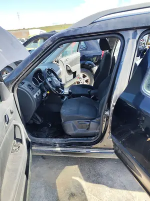 Foto de GOMAS CONTORNO PUERTA SKODA YETI (5L)(2009) 2.0 TDI (110 CV / 81 KW) referencia 5L0867365