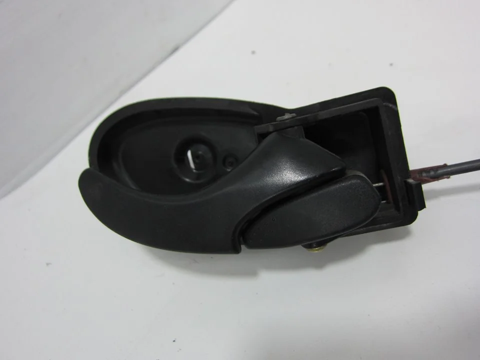 Foto de MANETA INTERIOR DELANTERA DERECHA FORD FOCUS BERLINA (CAK) 1.8 16V CAT (116 CV / 85 KW) referencia 2M5VA22600AA