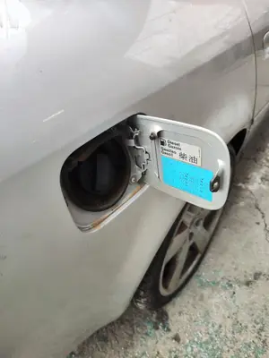 Foto de TAPA EXTERIOR COMBUSTIBLE AUDI A6 BERLINA (4B2) 2.5 V6 24V TDI (150 CV / 110 KW) referencia 4B0809905A foto 6
