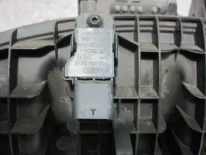 Foto de SENSOR PRESION PORSCHE MACAN (95BA) referencia 038906051 foto 1