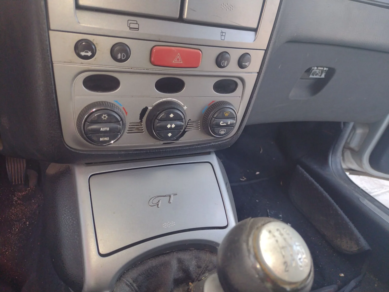Foto de MANDO CALEFACCION / AIRE ACONDICIONADO ALFA ROMEO GT (125) 1.9 JTD (M) 16V CAT (150 CV / 110 KW)