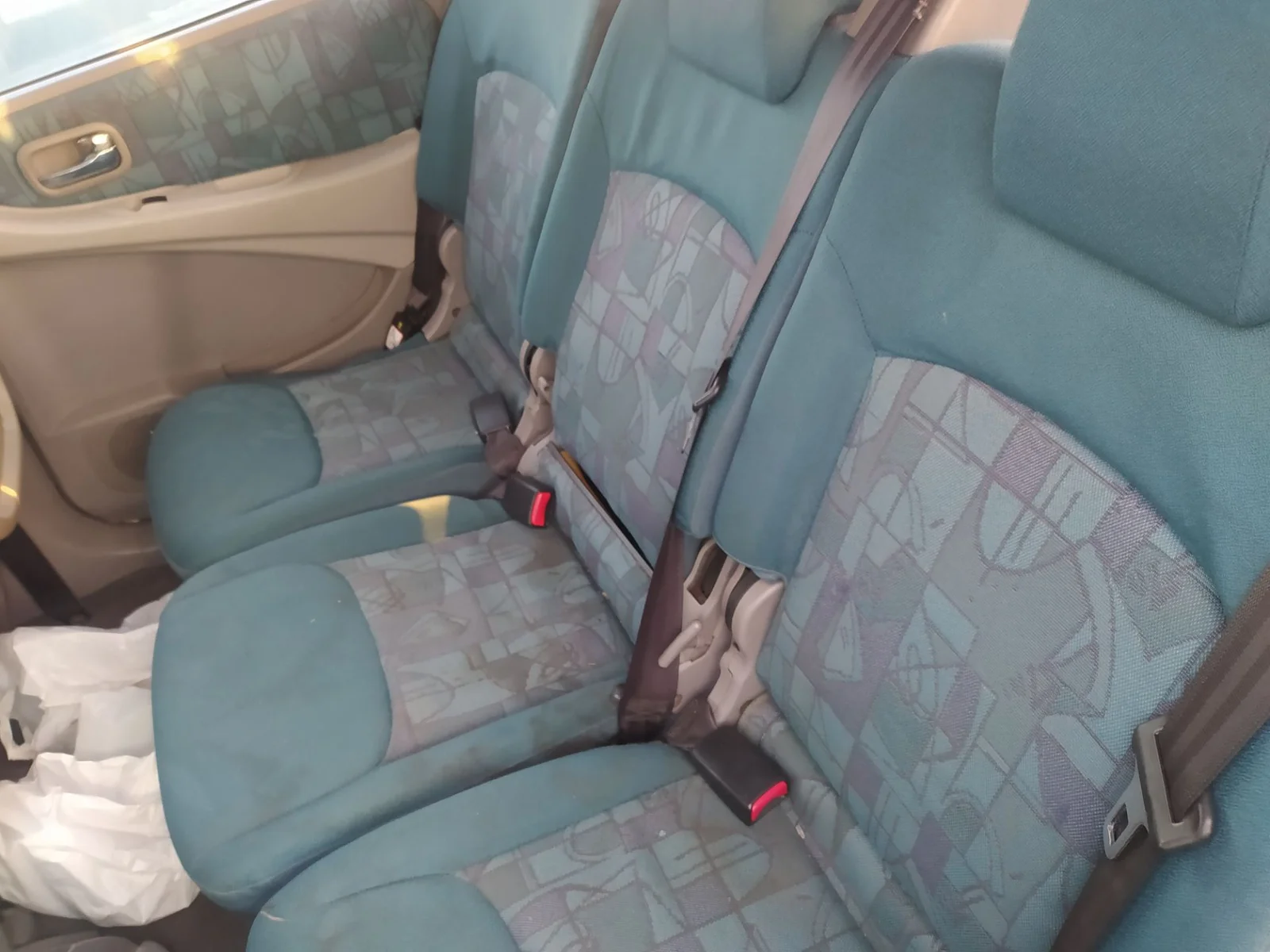 Foto de ENGANCHE CINTURON TRASERO DERECHO NISSAN ALMERA TINO (V10M) 2.2 dCi Diesel CAT (112 CV / 82 KW)