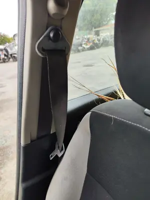 Foto de CINTURON SEGURIDAD DELANTERO DERECHO RENAULT CLIO III 1.5 dCi Diesel FAP (75 CV / 55 KW)