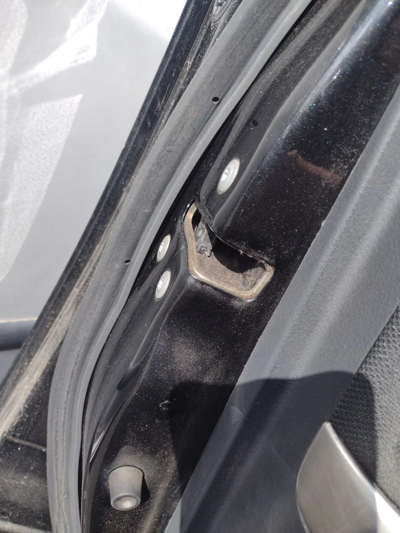 Foto de CERRADURA PUERTA DELANTERA IZQUIERDA TOYOTA COROLLA VERSO (R1) 2.2 Turbodiesel CAT (136 CV / 100 KW)