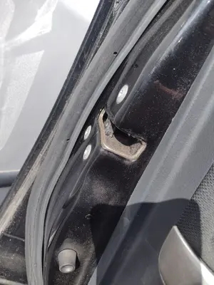 Foto de CERRADURA PUERTA DELANTERA IZQUIERDA TOYOTA COROLLA VERSO (R1) 2.2 Turbodiesel CAT (136 CV / 100 KW)