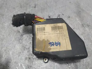 Foto de CAJA RELES / FUSIBLES VOLKSWAGEN GOLF IV BERLINA (1J1)(10.1997) 1.9 TDI (116 CV / 85 KW) referencia 8D1941824 foto 4