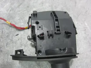 Foto de MANDO MULTIFUNCION RENAULT CLIO III 1.5 dCi Diesel FAP (75 CV / 55 KW) referencia 88103007 foto 2
