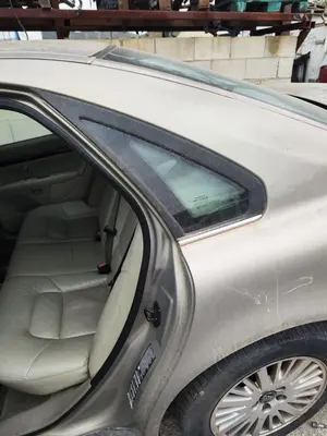 Foto de LUNA CUSTODIA TRASERA IZQUIERDA VOLVO S80 BERLINA 2.4 Diesel (131 CV / 96 KW)