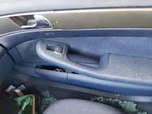 Foto de GUARNECIDO PUERTA DELANTERA DERECHA AUDI A6 BERLINA (4B2) 1.8 20V Turbo (150 CV / 110 KW)