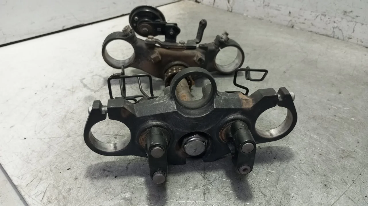 Foto de TIJA SUSPENSION YAMAHA FZ 8 / FAZER8 779 cm3 - 78.1 kW (0 CV / 0 KW) referencia 61701034032