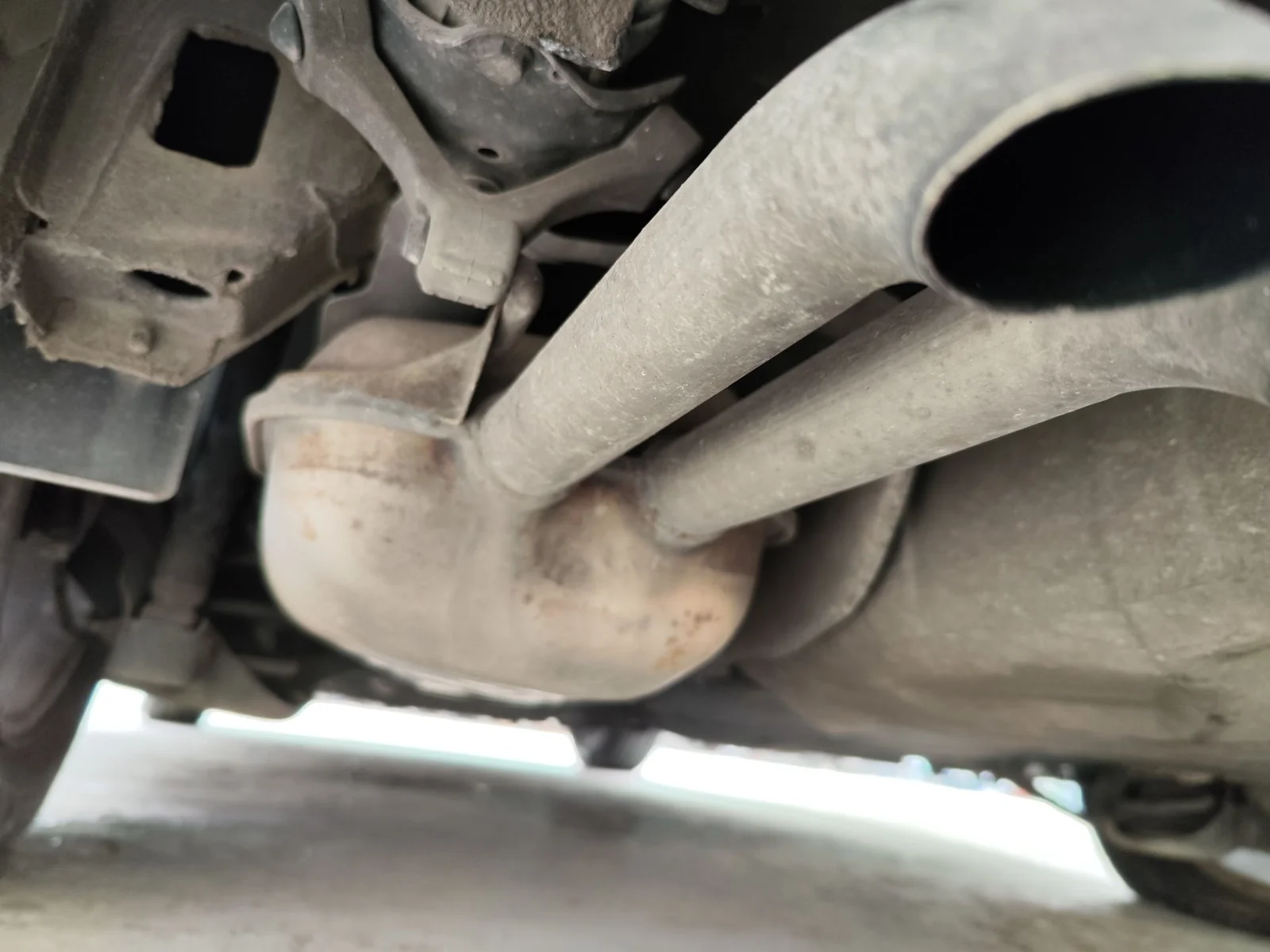 Foto de SILENCIADOR TRASERO VOLKSWAGEN BORA BERLINA (1J2)(1998) 1.9 TDI (110 CV / 81 KW)