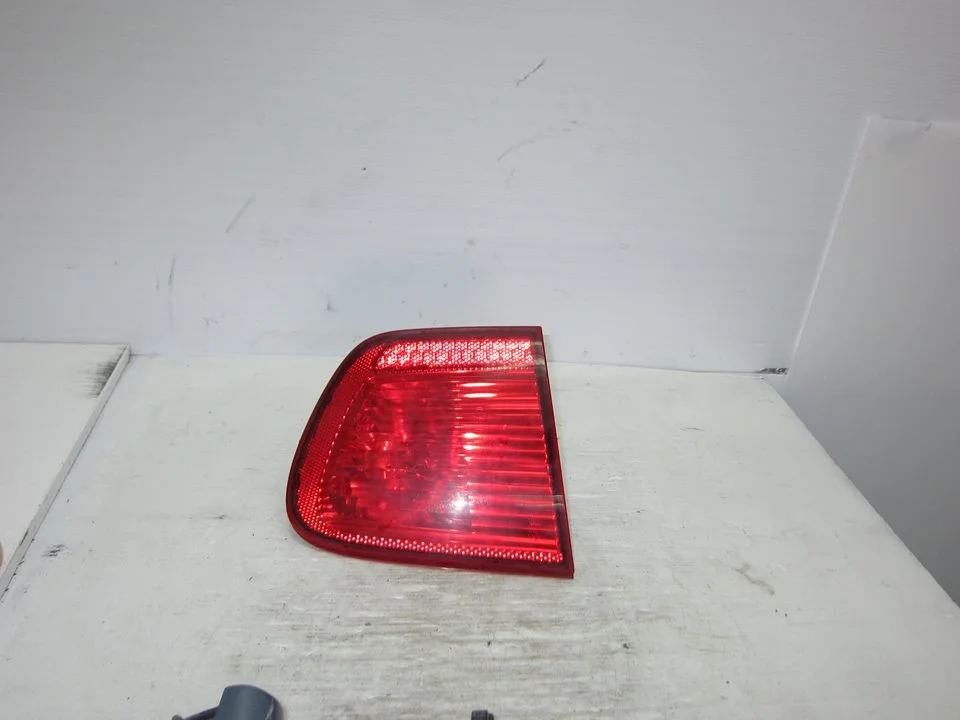 Foto de PILOTO TRASERO DERECHO INTERIOR SEAT IBIZA (6K1) 1.4 (60 CV / 44 KW) referencia 6K6945091C