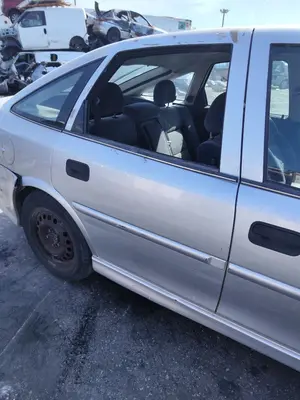 Foto de PUERTA TRASERA DERECHA OPEL VECTRA B BERLINA 2.0 DTI (101 CV / 74 KW) referencia 9153660