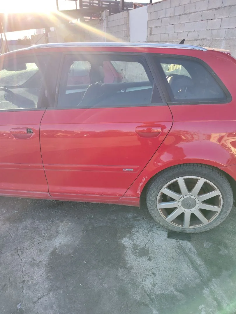 Foto de PUERTA TRASERA IZQUIERDA AUDI A3 SPORTBACK (8PA) 2.0 TDI (140 CV / 103 KW) referencia 8P4833051A