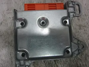 Foto de CENTRALITA AIRBAG RENAULT MEGANE I COUPE (DA0) 1.9 dTi Diesel CAT (98 CV / 72 KW) referencia 550803600 foto 3