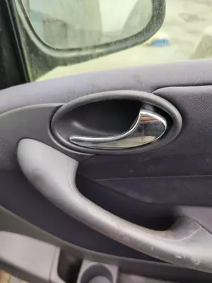 Foto de MANETA INTERIOR DELANTERA DERECHA MERCEDES-BENZ CLASE A (BM 168) 1.4 CAT (82 CV / 60 KW)