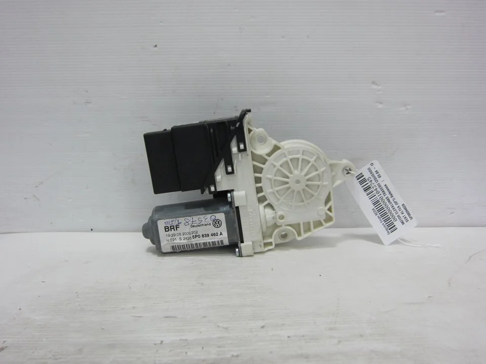 Foto de MOTOR ELEVALUNAS TRASERO IZQUIERDO SEAT ALTEA (5P1) 2.0 TDI (140 CV / 103 KW) referencia 5P0839462A