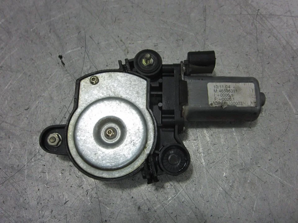 Foto de MOTOR ELEVALUNAS DELANTERO DERECHO FIAT II PUNTO (188) BERLINA 1.4 (95 CV / 70 KW) referencia 46536311